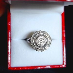 BEYOND STUNNING ROUND & BAGUETTE DIAMOND RING!!!